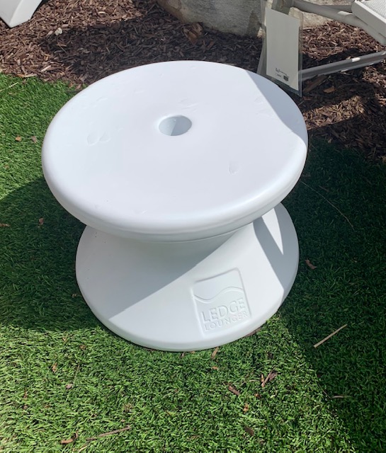 Ledge Lounger In Pool Umbrella Side Table