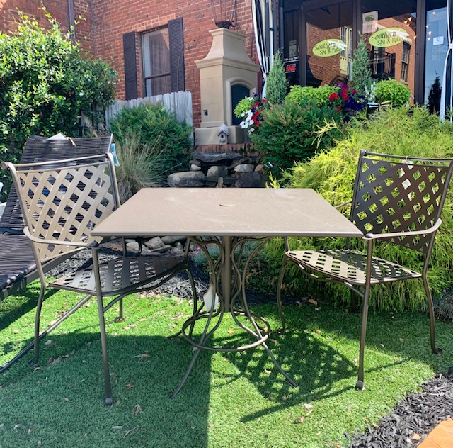 Maddox Table and Chairs